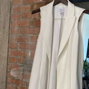 ELLE OFF WHITE SLEEVELESS COAT- PRICE DROP